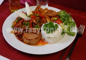 foetel Borjúszűz gazdagon vegyes körettel