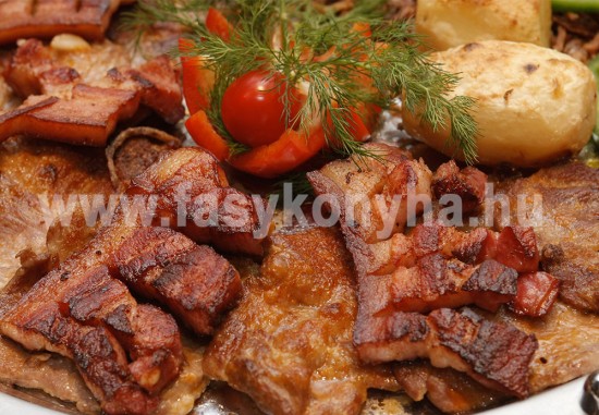 foetel Cigánypecsenye egészben sült burgonyával 