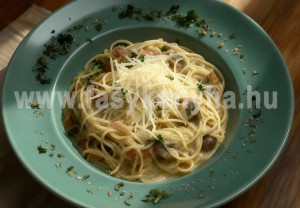 Tejszínes-vargányás spagetti