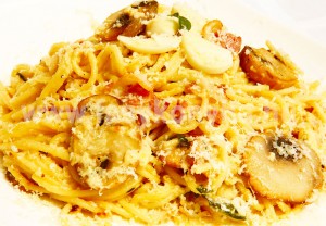 foetel Tejszínes fokhagymás gombás spagetti